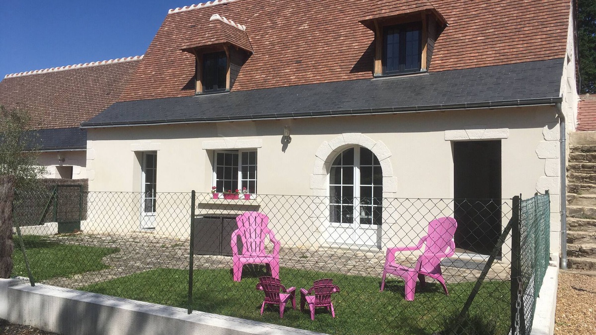 Luynes House | Holiday Home 'Domaine' with Shared Pool, Shared Garden and Wi-Fi