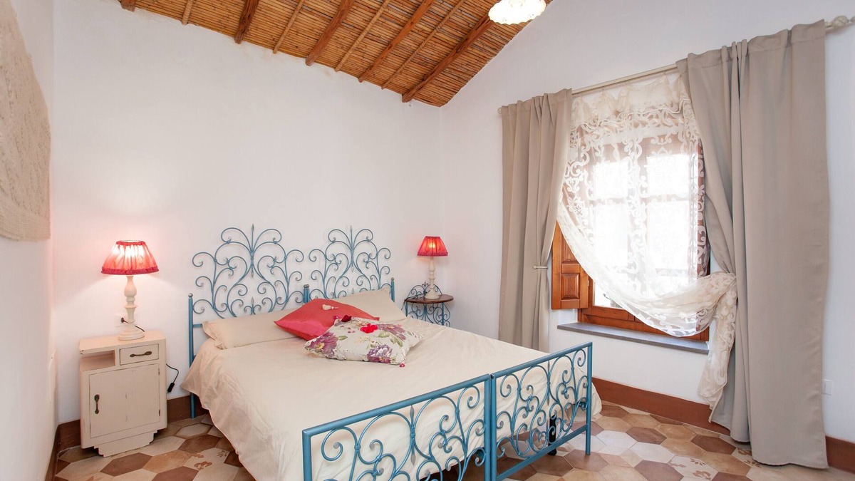 Orosei House | Holiday Home "Domo Bangone" with Shared Terrace & Wi-Fi