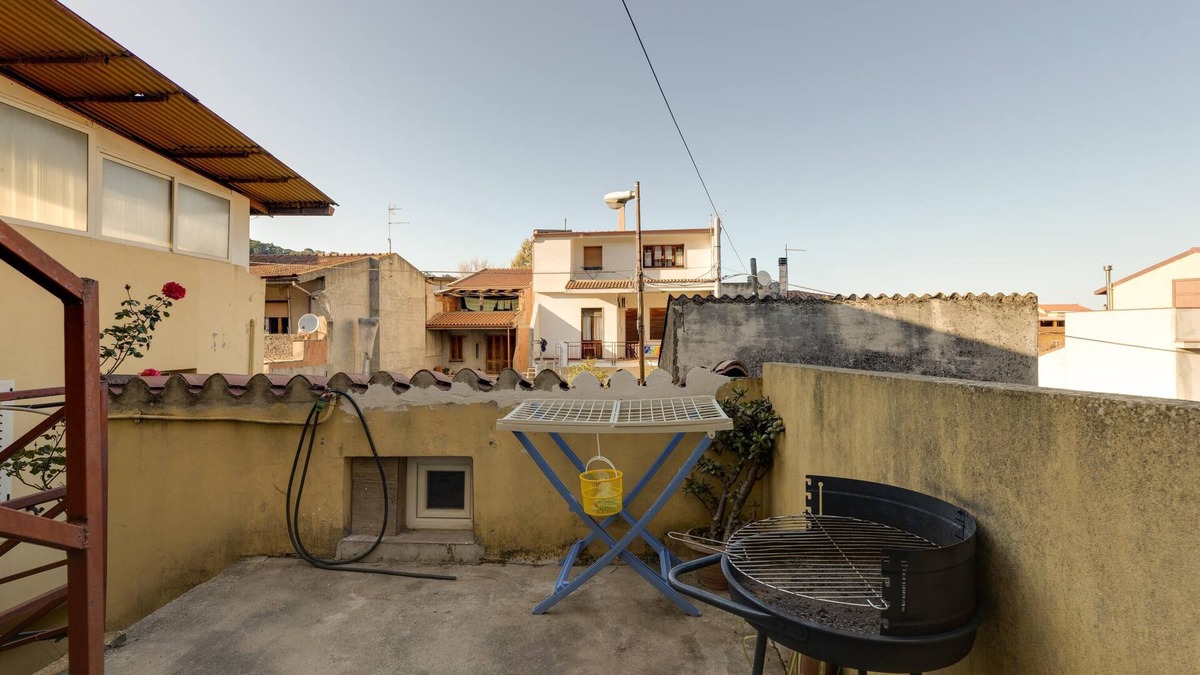 Guspini House | Holiday Home 'Domus Serci' close Centre with Terrace & A/C
