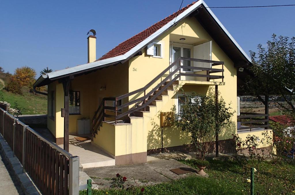 Sveti Kriz Zacretje House | Holiday Home Dora
