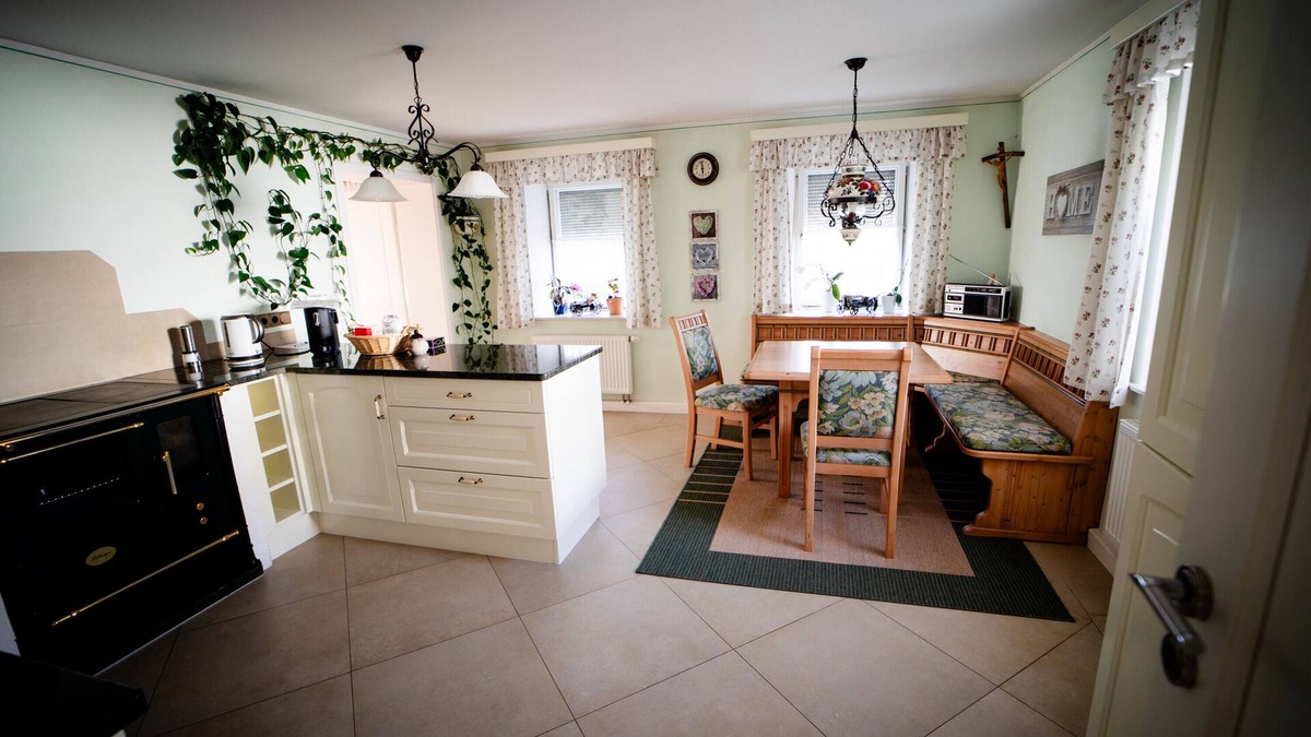 Lalling House | Holiday Home 'Drasch' with Private Terrace, Private Garden and Wi-Fi