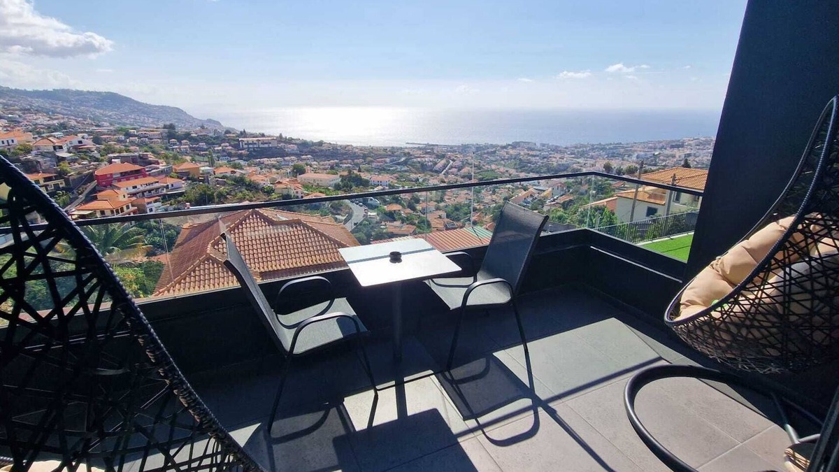 Sao Roque House | Holiday Home 'Dream View' with Sea View, Private Terrace and Wi-Fi
