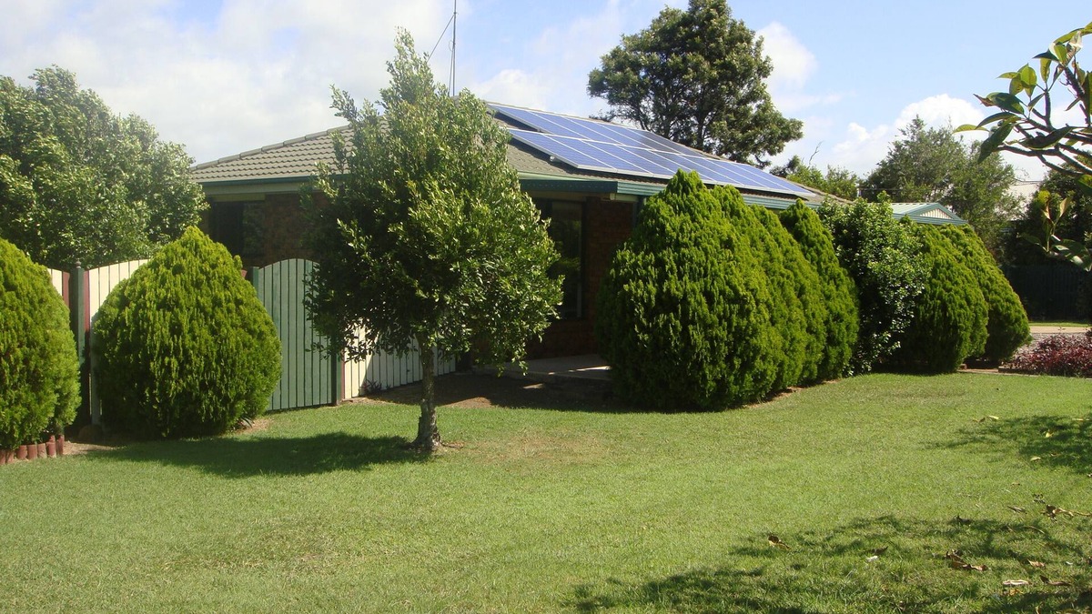 Innes Park House | Holiday Home - easy Walk to Beach, Park, 10 min drive to Bargara, Mon Repos