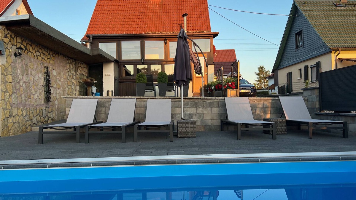 Eisfeld House | Holiday Home 'Eisfelder Blick' with Private Pool, Private Terrace and Wi-Fi