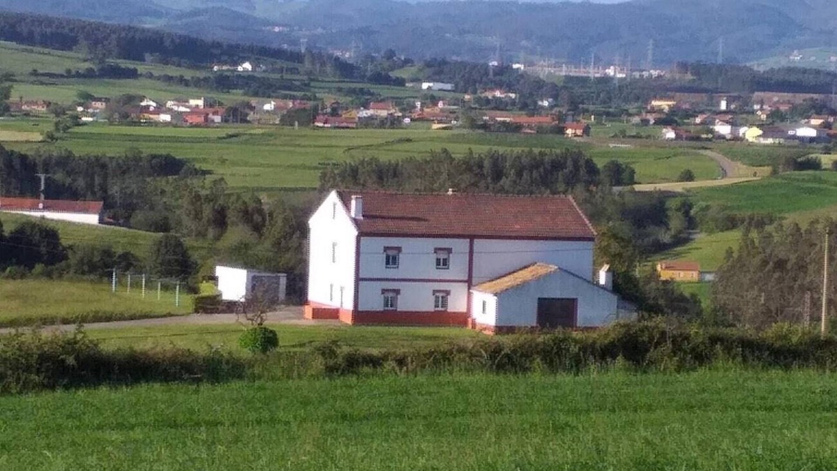 Gozon House | Holiday Home 'El Carbayal' with Mountain View and Garden