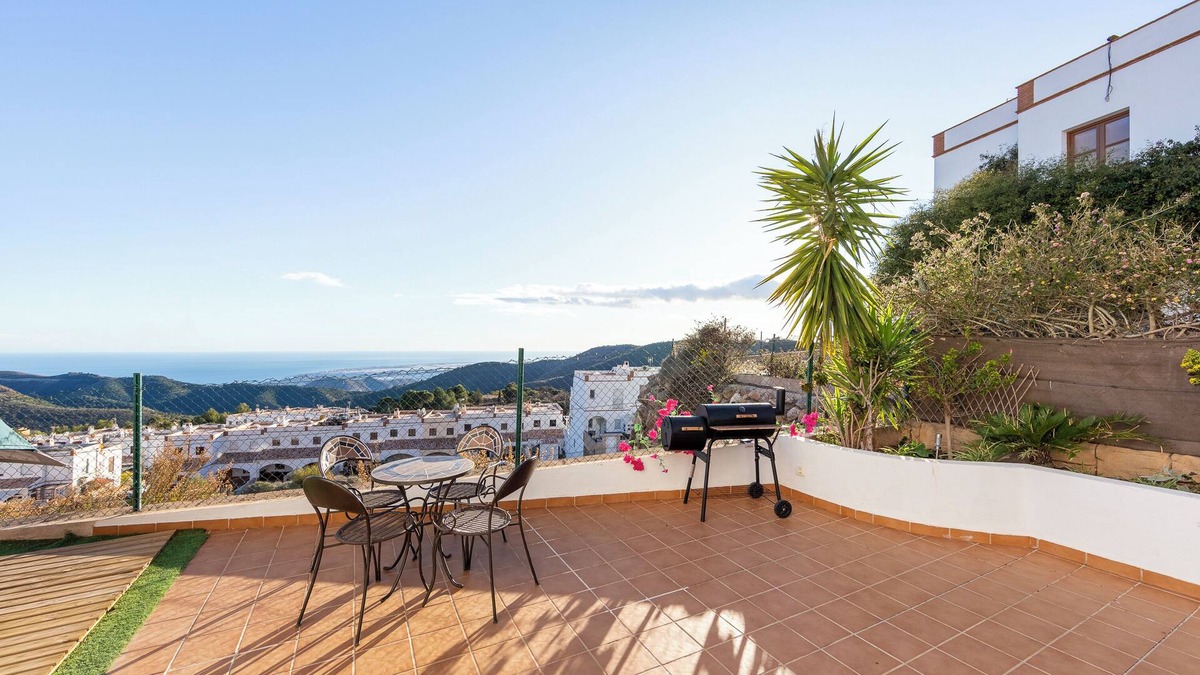 Enix House | Holiday Home 'El Mirador Del Berenjenal' with Mountain View, Wi-Fi and Air Conditioning