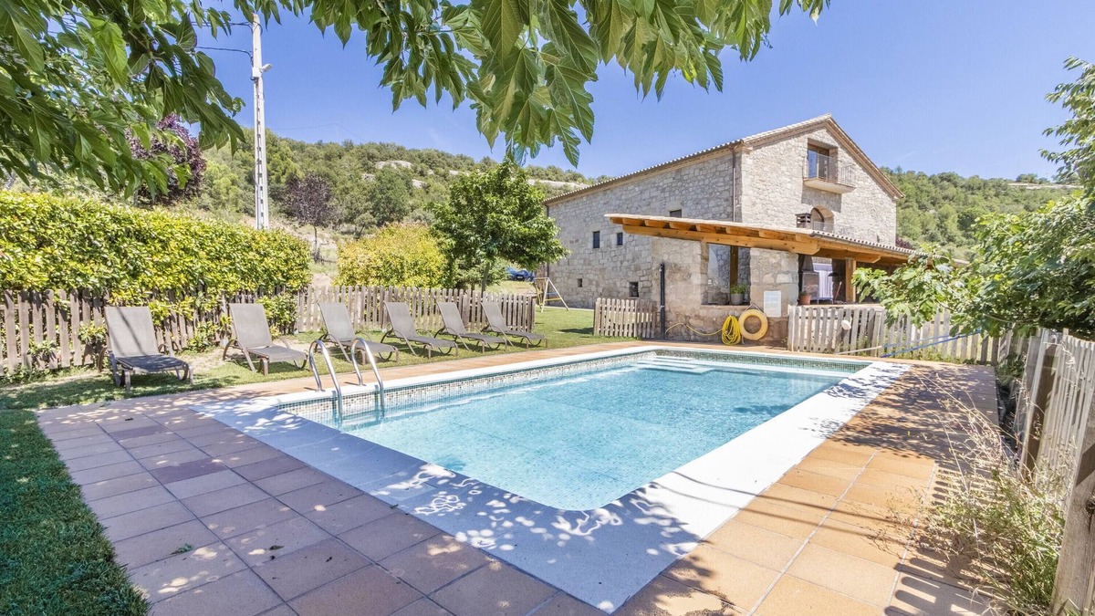 Puigreig House | Holiday Home 'El Puig De Fonollet' with Mountain View, Wi-Fi and Air Conditioning