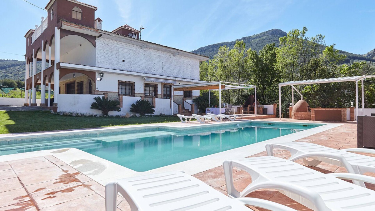 Jamilena House | Holiday Home 'El Ranchito' with Mountain View, Private Pool and Wi-Fi