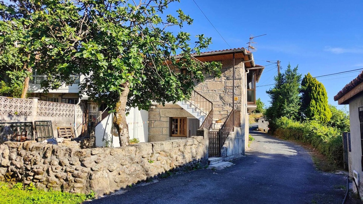 Ramil Apartment | Holiday Home Elena – with Mountain Views, Private Garden and Wi-Fi