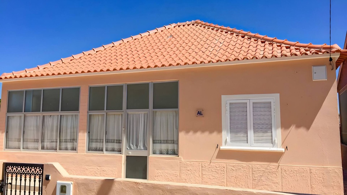Santiago do Cacem House | Holiday Home 'Encanto' with Private Terrace and Wi-Fi