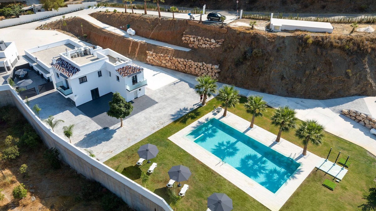 Totalan House | Holiday Home 'Era Del Puerto Complejo Completo' with Mountain Views and Air Conditioning