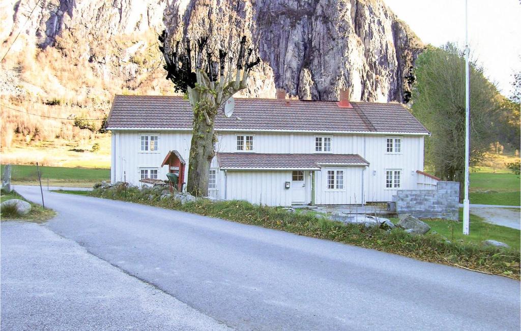 Nesset House | Holiday Home Eresfjord Jovollstua