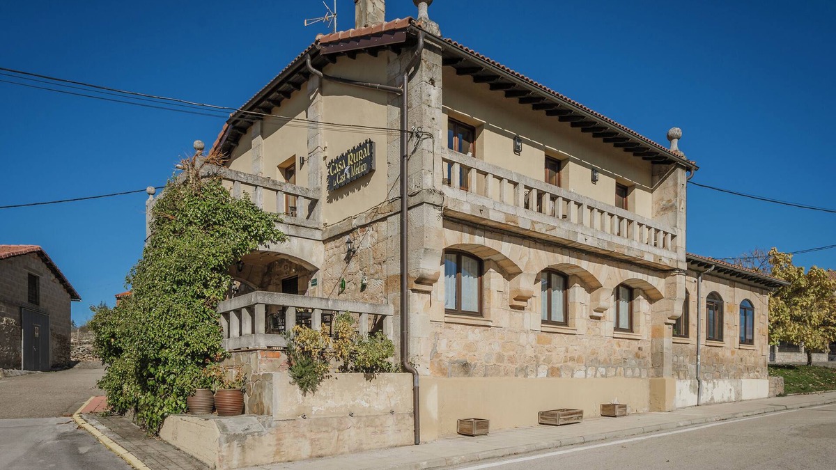 Hontoria del Pinar House | Holiday Home 'Casa Rural Del Médico' with Mountain View, Private Terrace and Wi-Fi