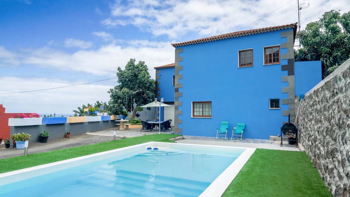 El Guincho House | Holiday Home “Casa las Cañas” with Mountain View, Sea View, Pool and Terrace