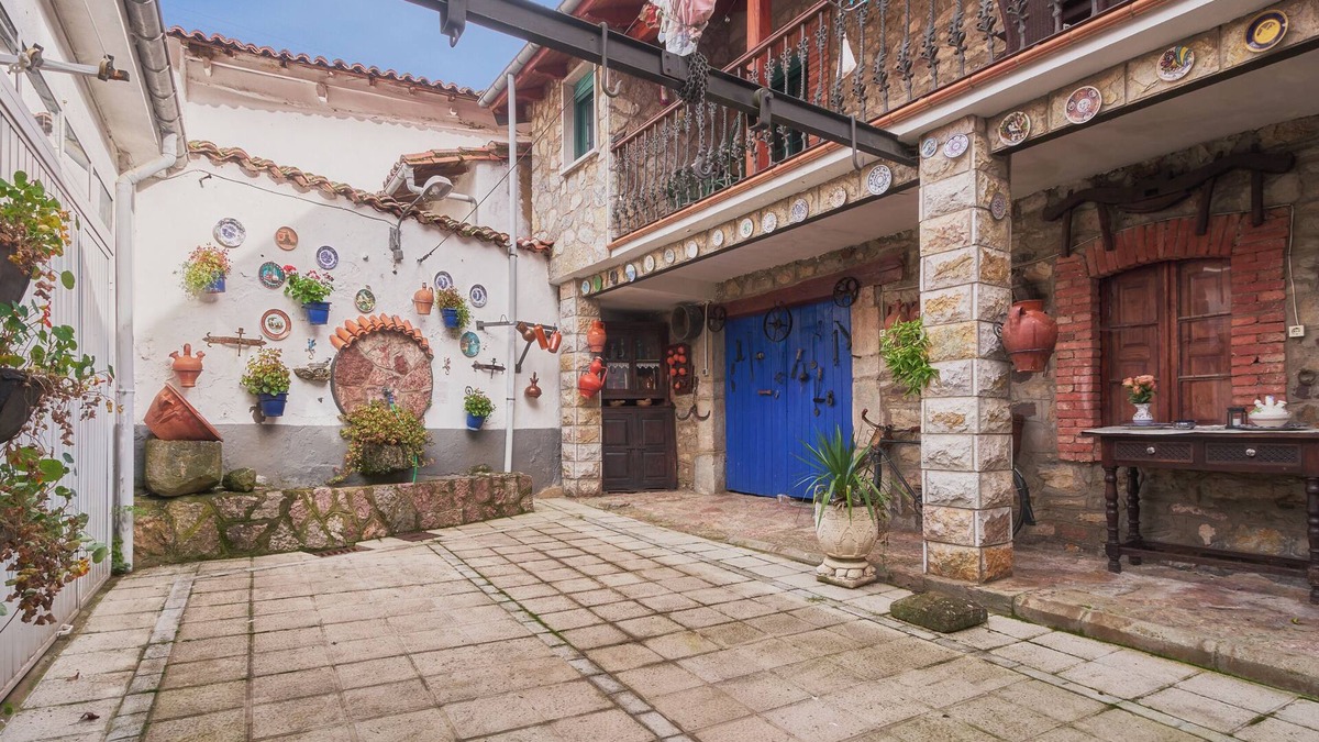 La Pola de Gordon House | Holiday Home 'El Corredor 1' with Private Terrace, Private Garden and Wi-Fi