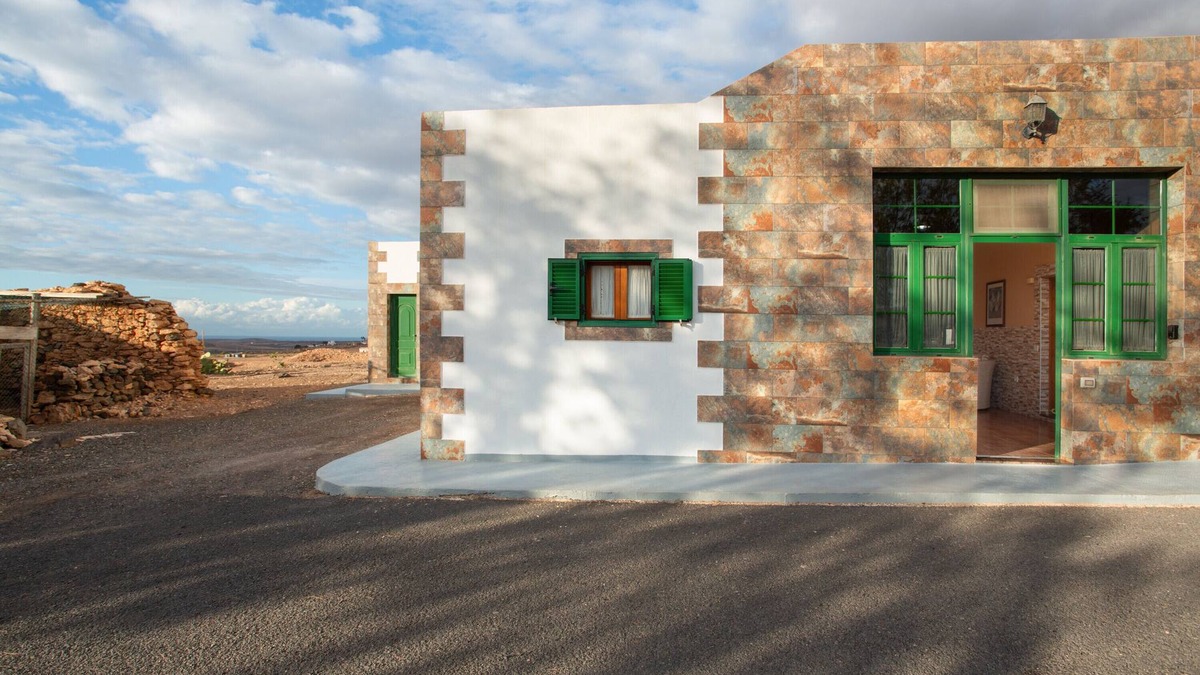 Puerto del Rosario House | Holiday Home 'Casa Dayaday' with Mountain Views and Wi-Fi