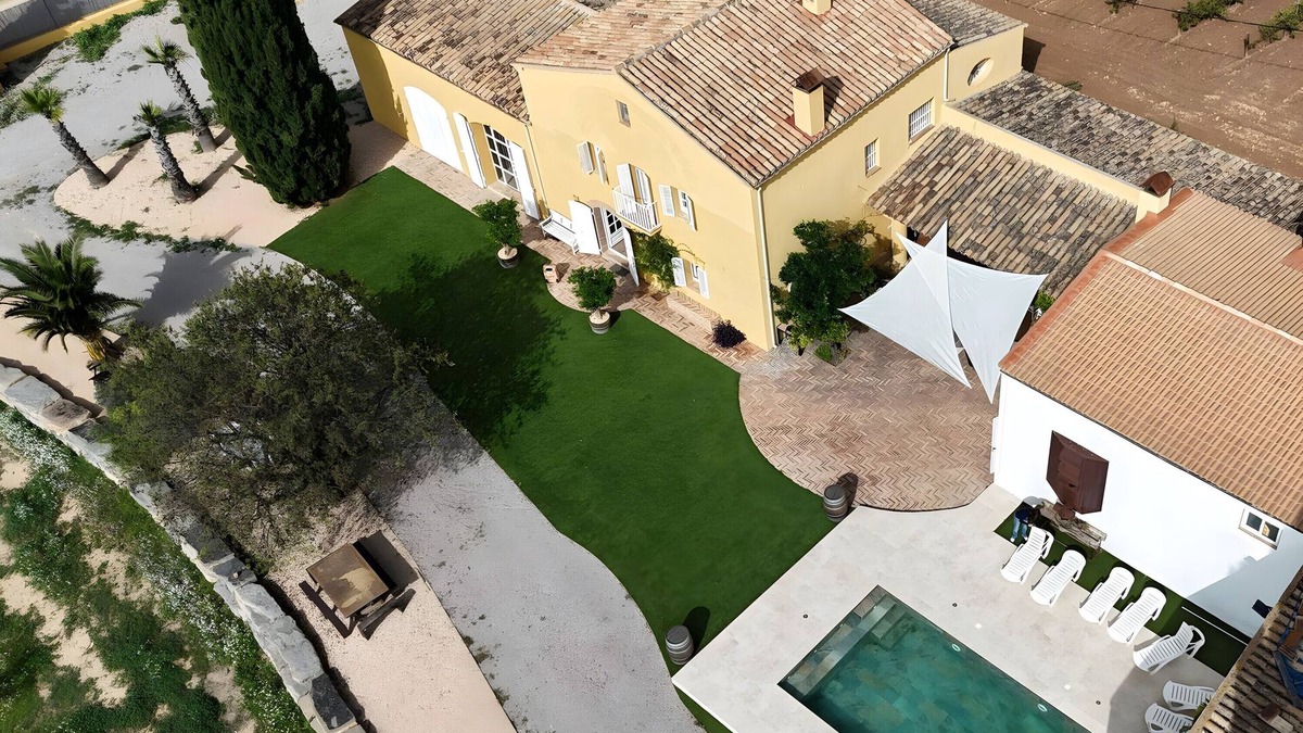 San Martin Sarroca House | Holiday Home 'Lidia' with Mountain View, Private Pool and Wi-Fi