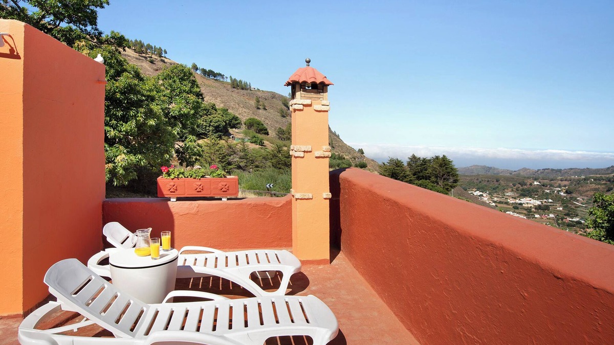 Vega de San Mateo Villa | Holiday Home "Finca Rural Mar de Nubes" with Sea View and Garden