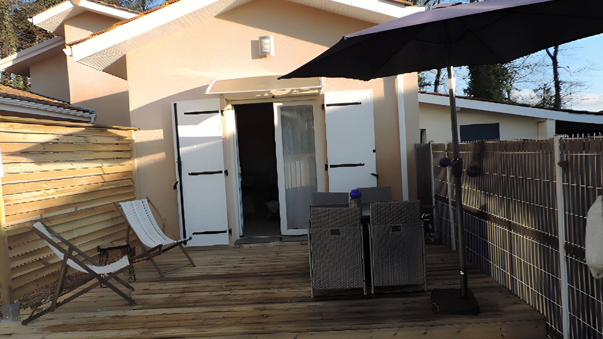 Ares House | Holiday Home 'Escapades Marines' with Private Terrace, Wi-Fi and Air Conditioning
