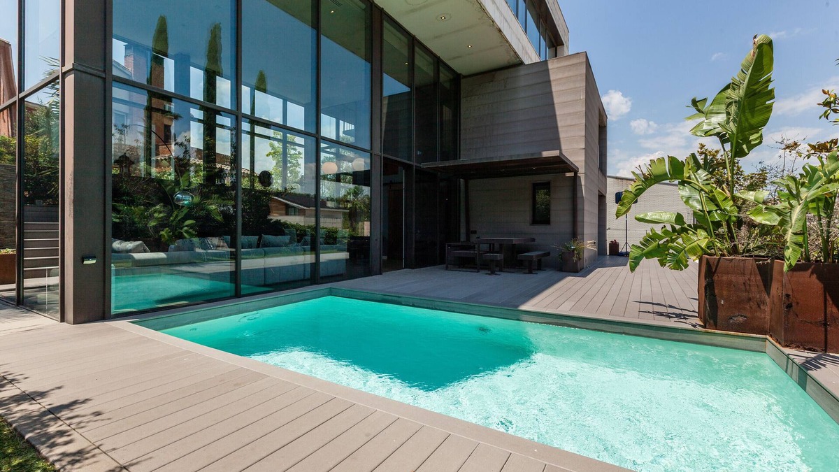 El Papiol House | Holiday Home 'Espai Oliveres' with Private Pool, Wi-Fi and Air Conditioning