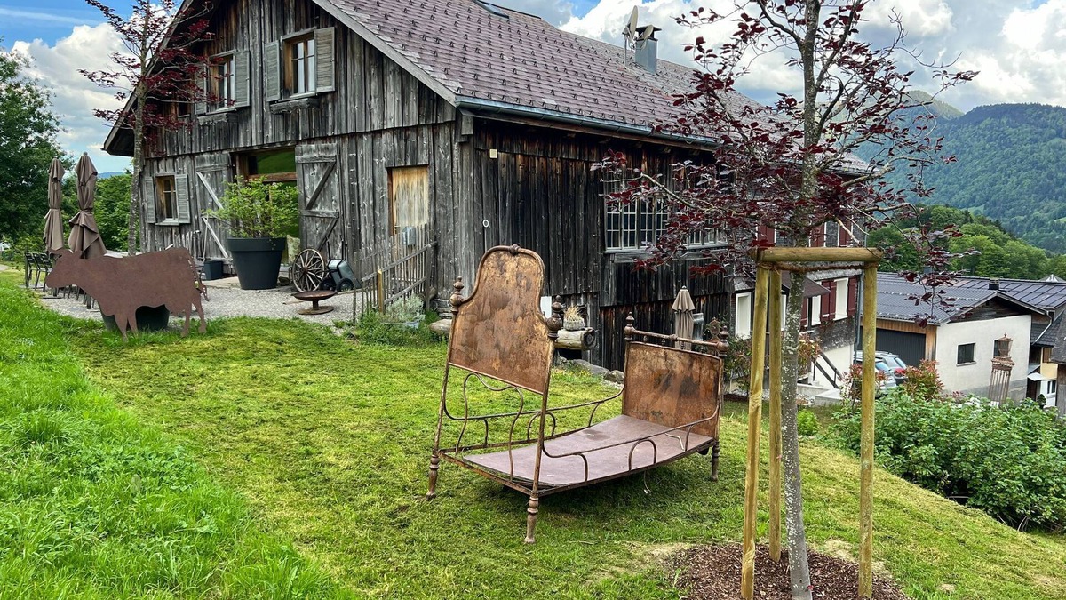 Schwarzenberg House | Holiday Home 'Evelyn's Hütte' with Mountain View, Private Terrace and Wi-Fi