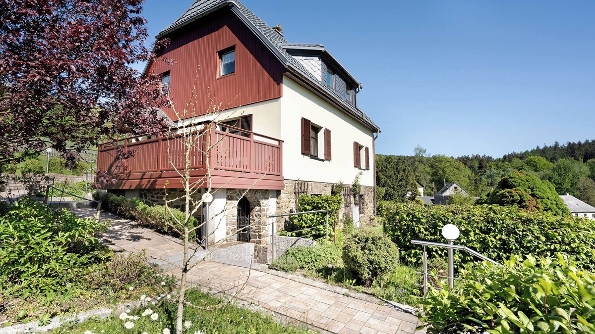 Grossrueckerswalde House | Holiday Home 'Ferienhaus Pöhlbergblick' with Mountain View, Private Terrace and Wi-Fi
