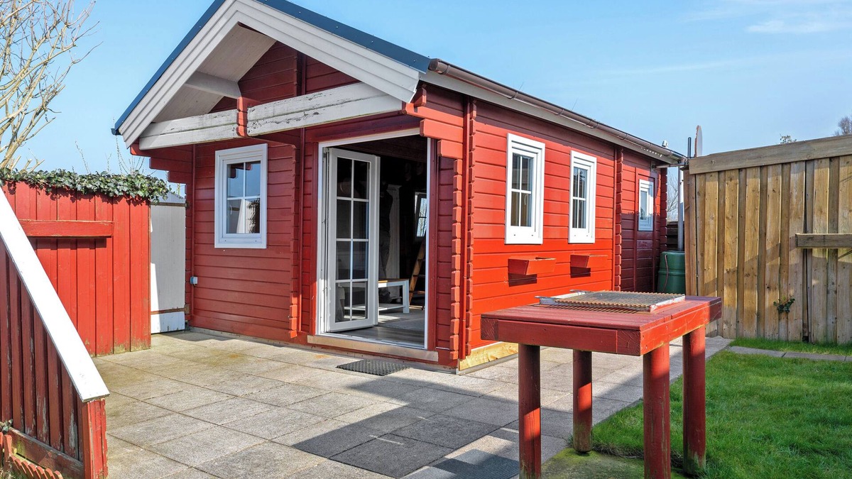 Toenning House | Holiday Home 'Ferienhaus Thomsen' with Private Garden and Wi-Fi