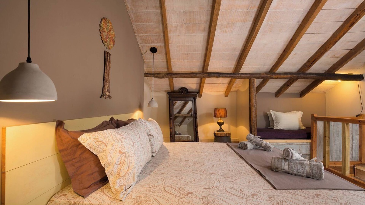 Chlomos House | Holiday Home 'Family House 1800' with Sea View, Wi-Fi and Air Conditioning