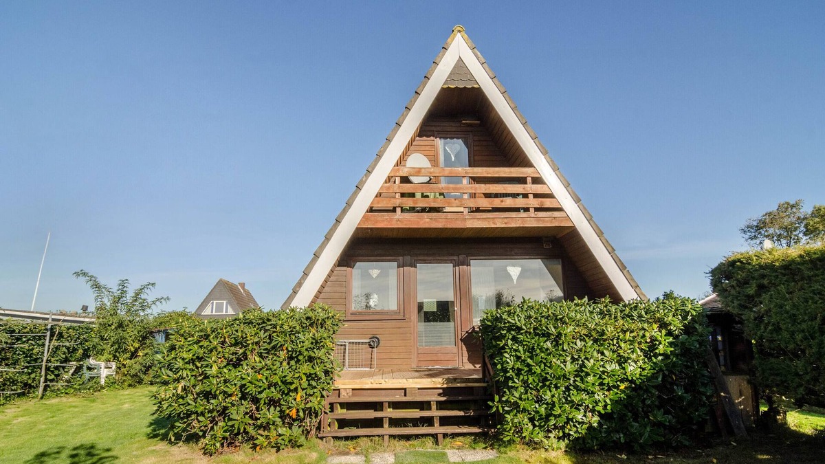 Sudbrookmerland House | Holiday Home 'Ferienhaus Kron' with Shared Terrace, Shared Garden and Wi-Fi