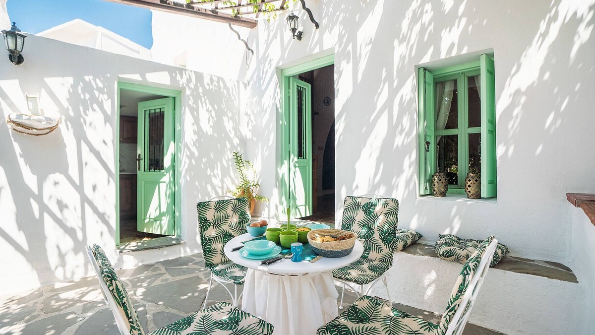 Psinthos House | Holiday Home 'Fedra's Traditional House' with Terrace, Garden & Wi-Fi