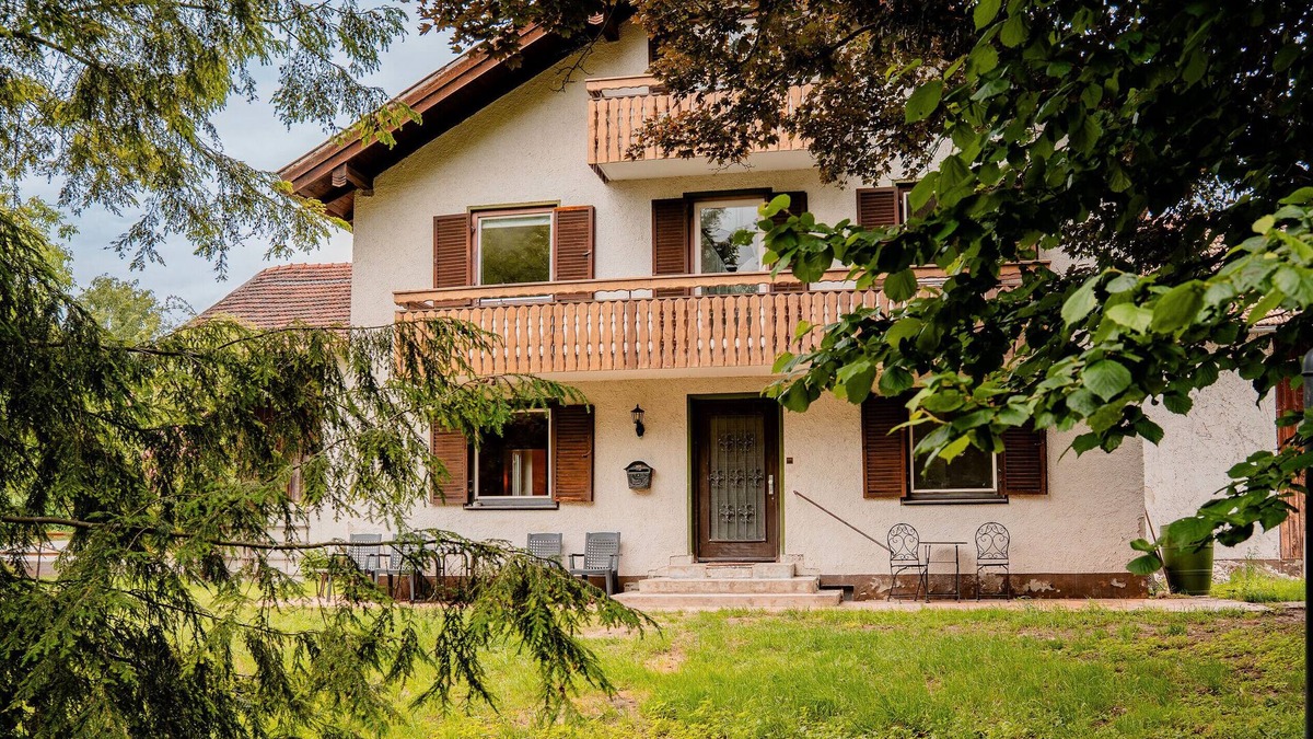 Freilassing House | Holiday Home 'Feilchenhof' with Private Terrace, Private Garden and Wi-Fi