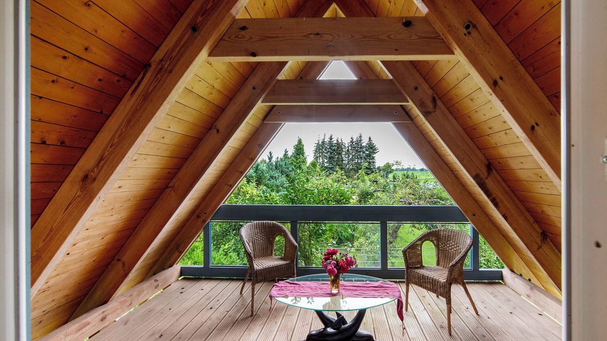 Alt Krenzlin House | Holiday Home 'Ferienhaus Im Grünen' with Shared Terrace, Private Garden and Wi-Fi
