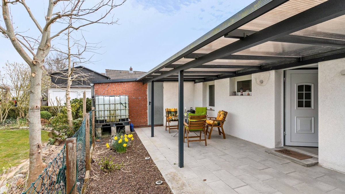 Neuenkirchen House | Holiday Home 'Ferienhaus Angela' with Private Terrace, Private Garden and Wi-Fi