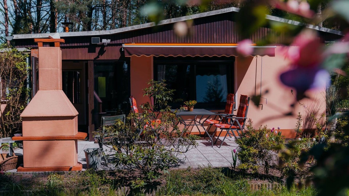 Bohmerheide House | Holiday Home 'Ferienhaus Nachtigall' with Private Terrace, Garden and Wi-Fi