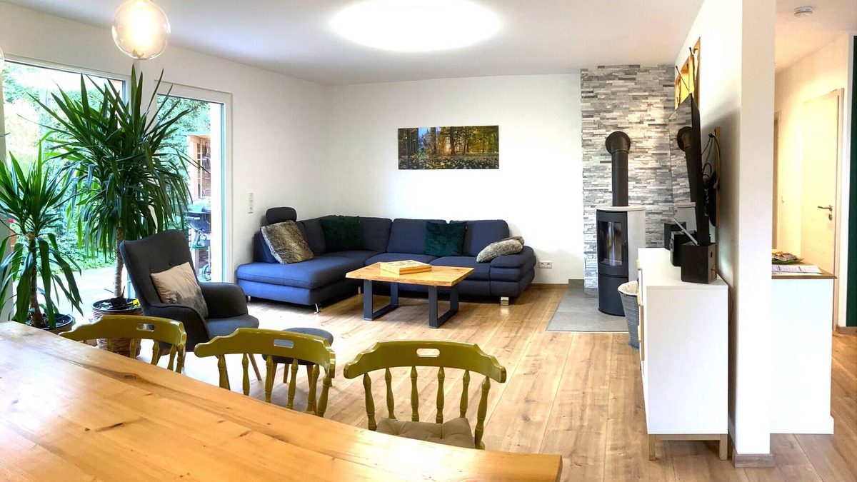 Hofgeismar House | Holiday Home 'Ferienhaus Urwald' with Private Terrace, Private Garden and Wi-Fi