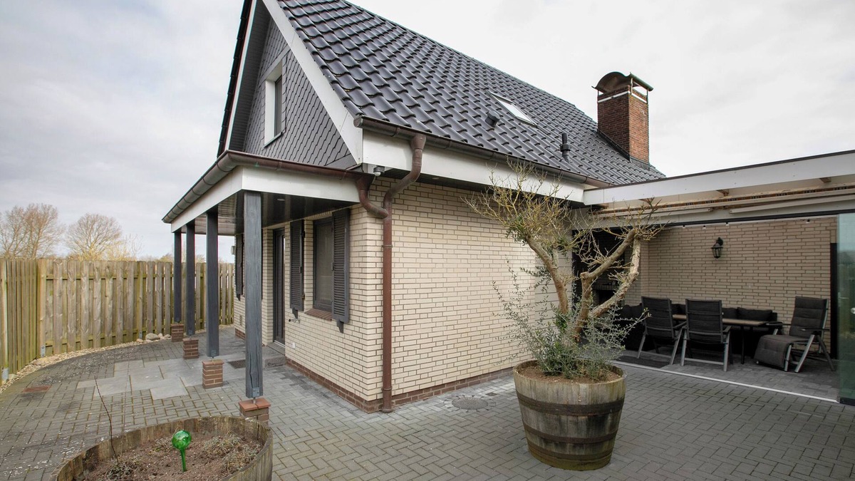 Hennstedt House | Holiday Home 'Ferienhaus Martje' with Private Terrace, Private Garden and Wi-Fi