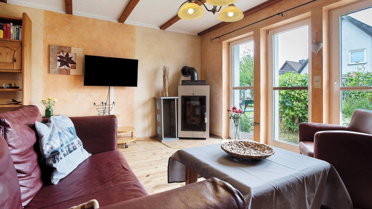 Franken Siedlung House | Holiday Home 'Ferienhaus Sundperle' with Private Terrace, Private Garden and Wi-Fi