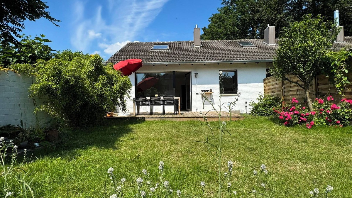 Ahaus House | Holiday Home 'Ferienhaus Ahaus' with Private Terrace, Private Garden and Wi-Fi