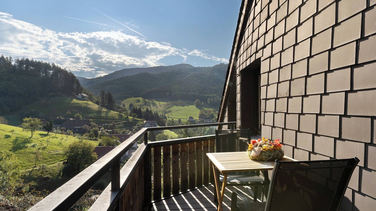 Busterbach House | Holiday Home 'Ferienhaus Schwarzwaldleben' with Mountain View, Balcony & Wi-Fi