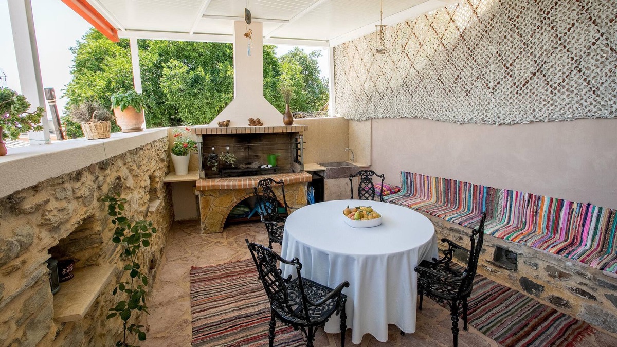 Karvelas House | Holiday Home 'Filanthi's Retreat In Mani's Nature' with Sea View & Wi-Fi