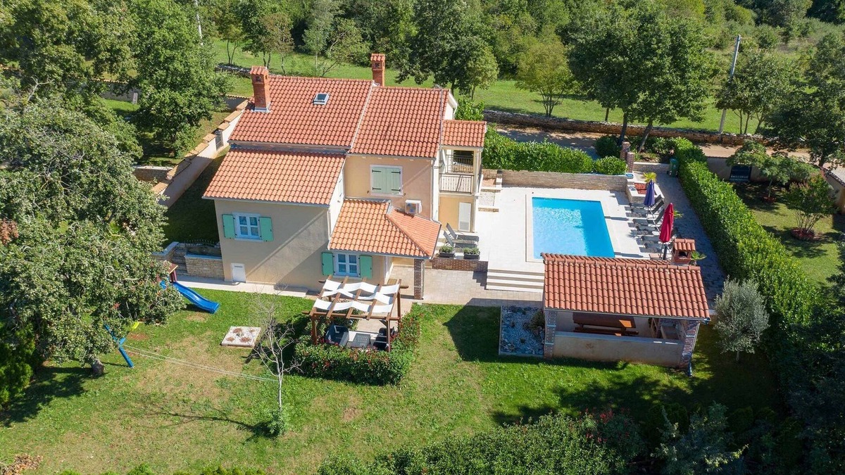 Muzini Villa | Holiday home for 10, 175 m² with pool in quiet surroundings