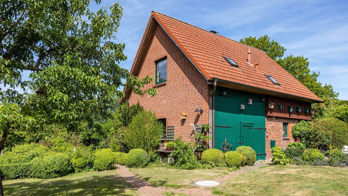 Strenglin House | Holiday Home 'Forsthof Schulte' with Private Terrace, Private Garden and Wi-Fi