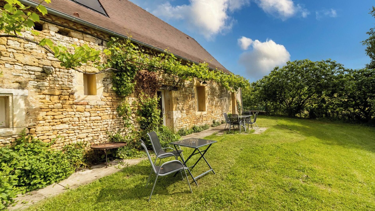 Auriac-du-Perigord House | Holiday Home 'Maison De Vacances Chêne' with Private Terrace and Private Garden