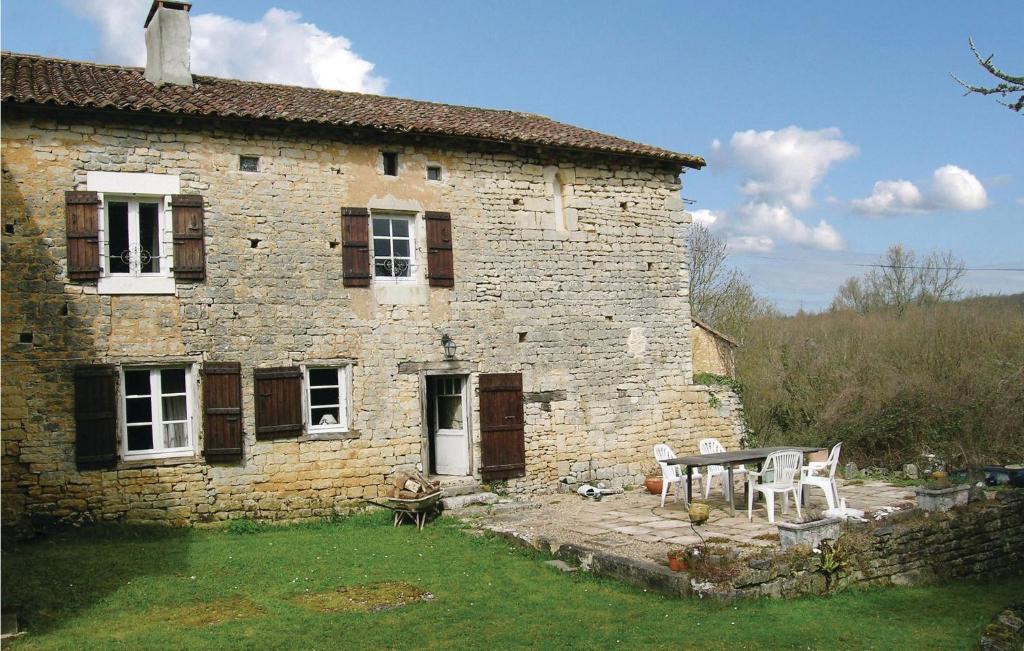 Beaulieu-sur-Sonnette House | Holiday Home Le Coussot