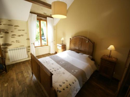 Sussac House | Holiday Home in Limoges with Saltwater Pool