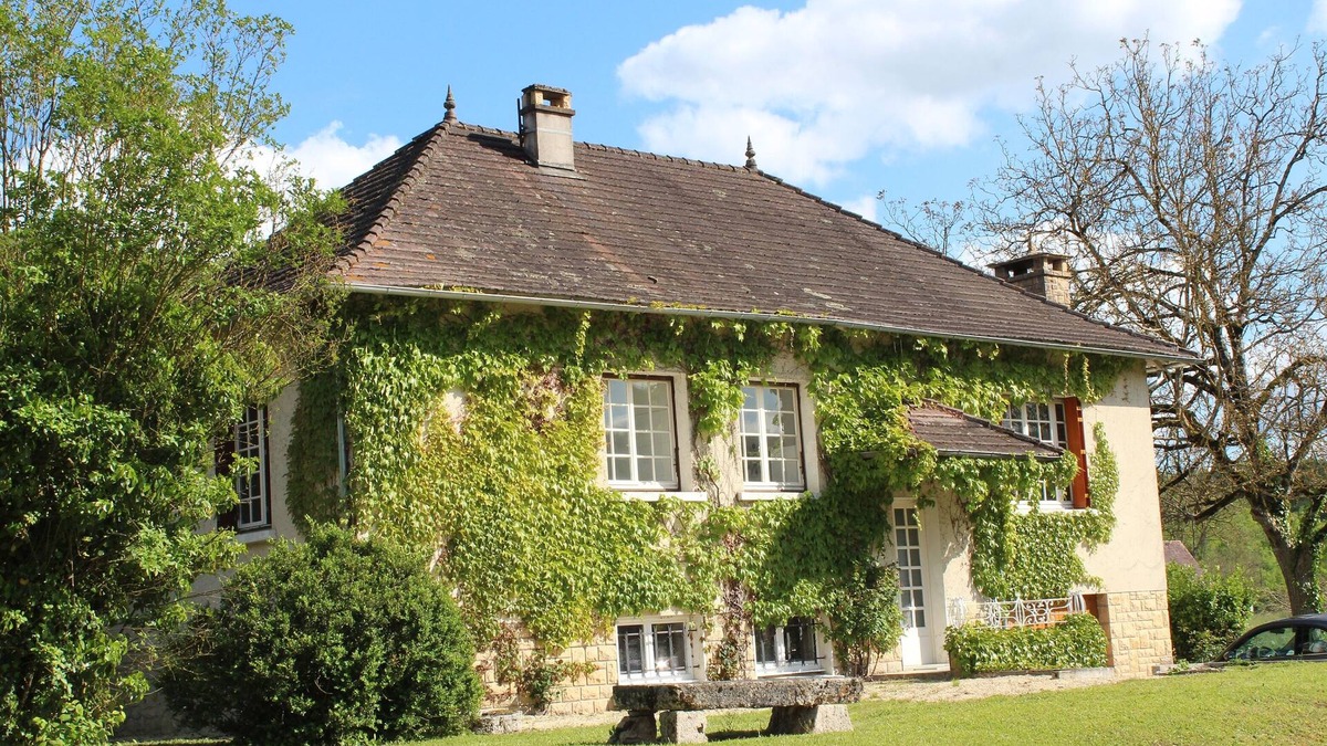 Condat-sur-Vezere House | Holiday Home with Large Private Pool And Hill Views In The Heart Of The Dordogne