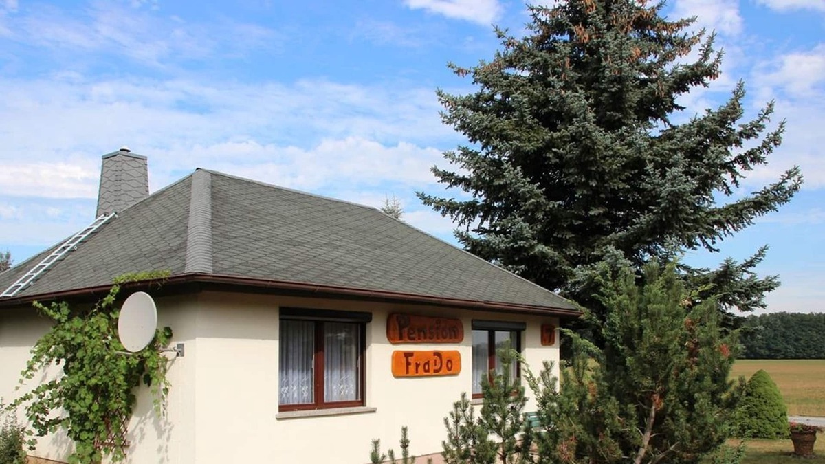 Dissen-Striesow House | Holiday home FraDo - holiday home, living room, bedroom, kitchen, shower/toilet and terrace