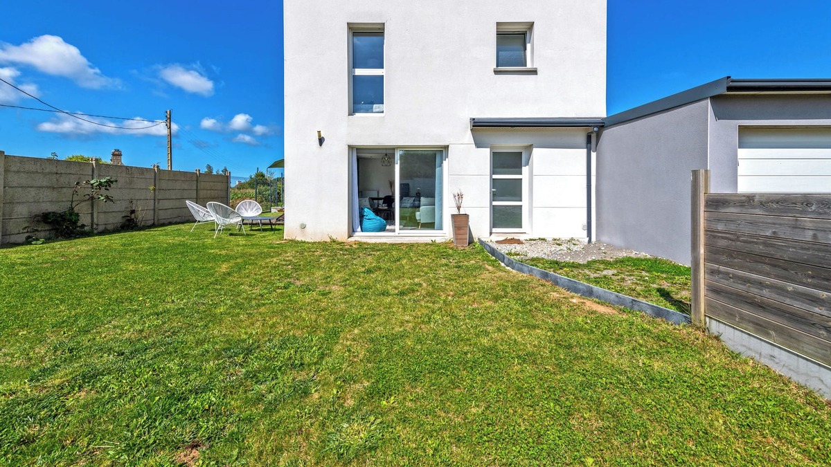 Lampaul-Plouarzel House | Holiday Home 'La Maison Ker An Aod' with Private Terrace, Private Garden and Wi-Fi