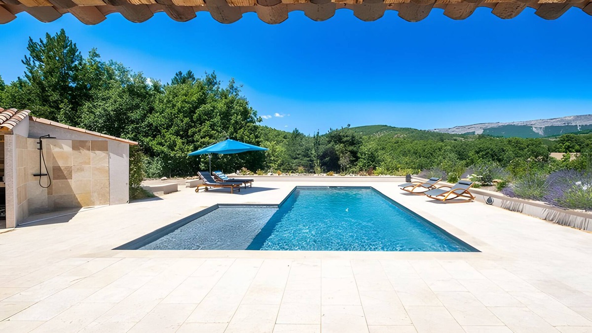 Laragne-Monteglin House | Holiday Home 'Time-out' with Mountain View, Shared Pool and Wi-Fi