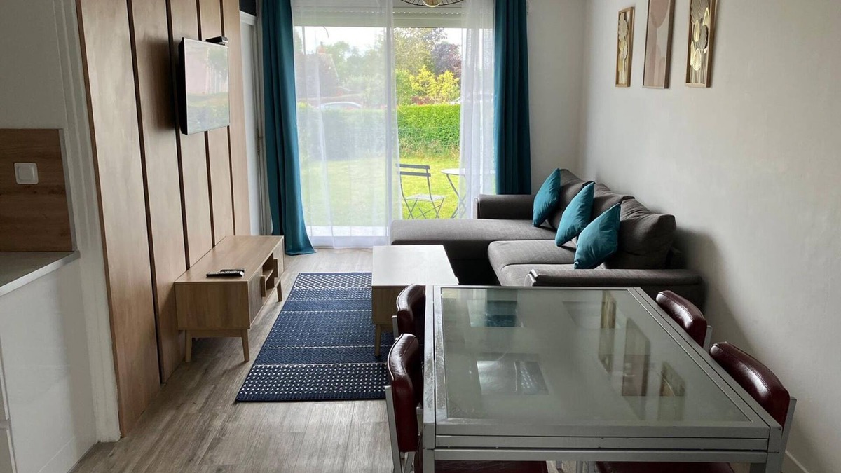 Autretot House | Holiday Home 'La Gitounette De Caux' with Private Terrace and Private Garden